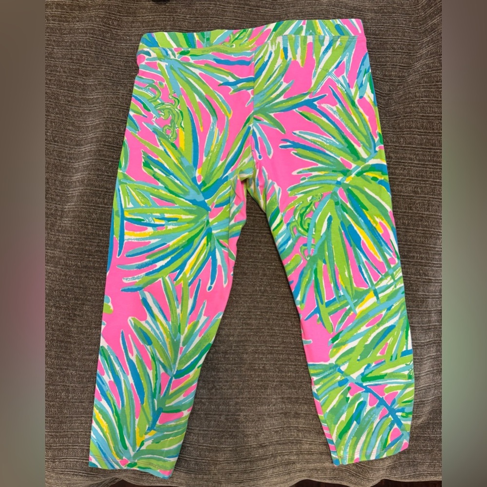 NWOT Lilly Pulitzer Pink and Green Leaf Print Capri Leggings. Size XL - Picture 2 of 4